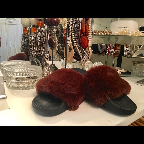 Seven7 Shoes - SEVEN 7 furry slippers. Size 9
